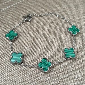 ✨🍀Silver and Green Clover Bracelet🍀✨NEW